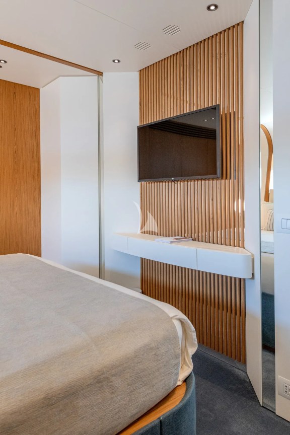 Double/twin convertible cabin