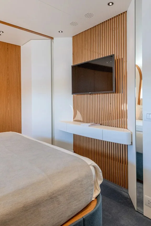 Double/twin convertible cabin