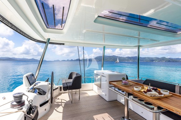 Fly Bridge Dining and Helm
