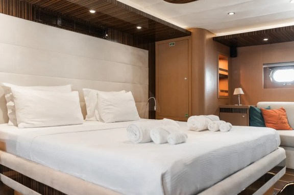 Image of LE PIETRE yacht #16
