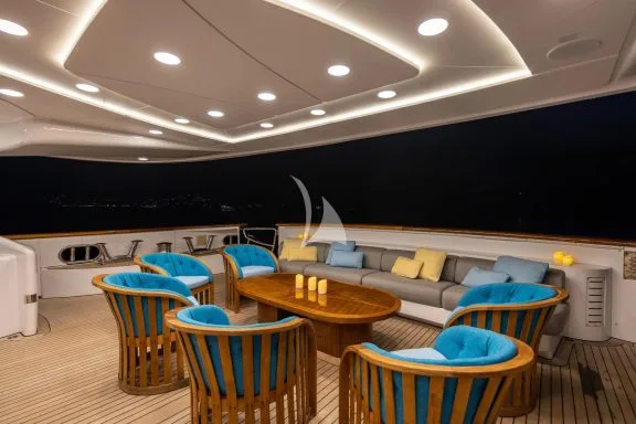 Main deck dinning area