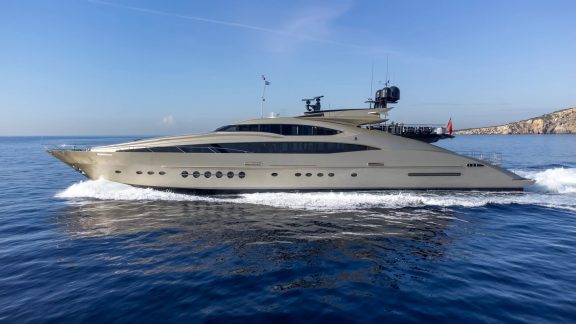 Image of HOKULANI yacht #8
