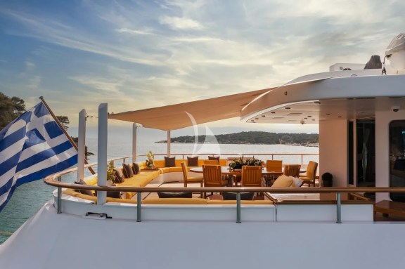 Upper deck