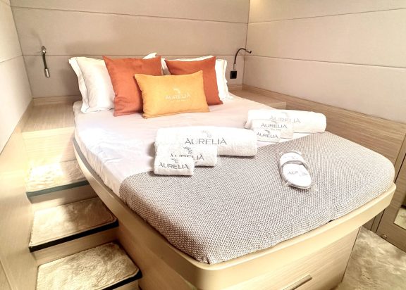 Front starboard cabin