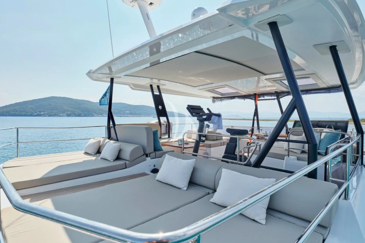 Flybridge sunbeds 
