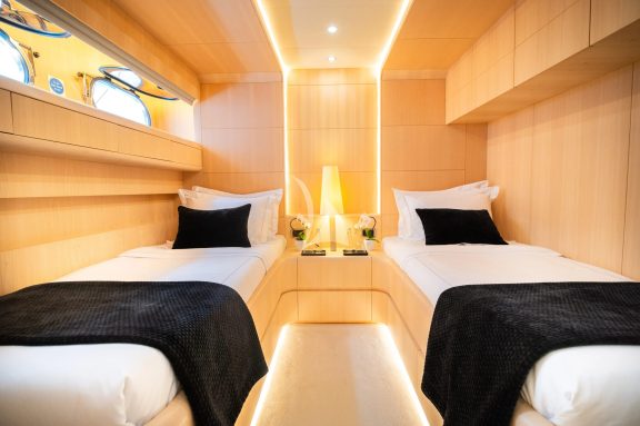 Image of PAREAKI II yacht #65