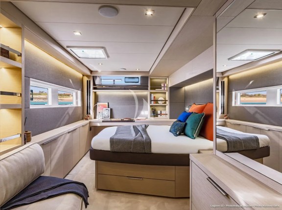 Master cabin - Factory photo