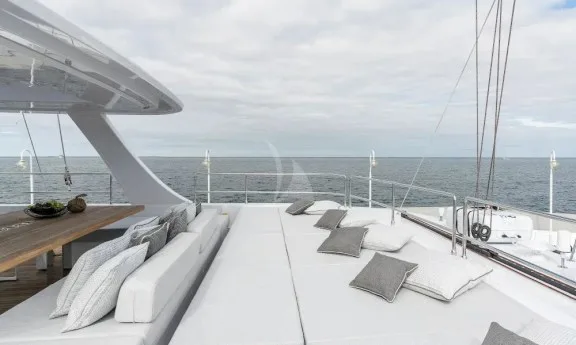 Sun beds flybridge
