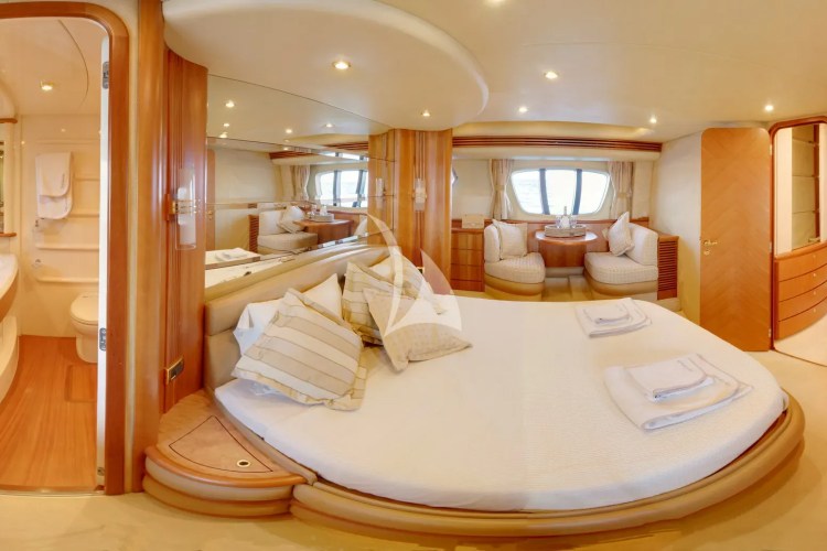 Master Cabin, exceptionally spacious