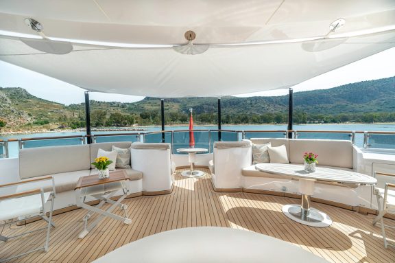 Owner's deck aft seating