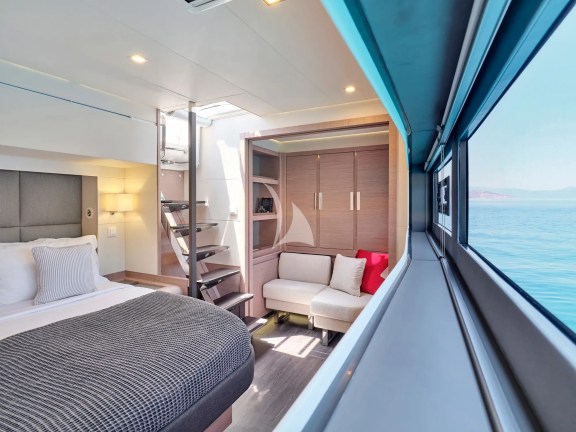 Master cabin with direct access to jacuzzi area