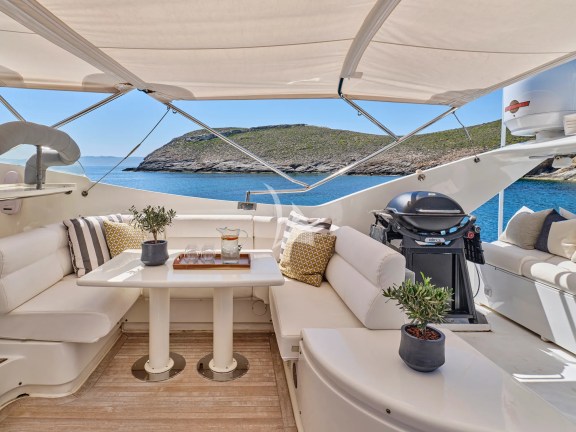 Flybridge with BBQ