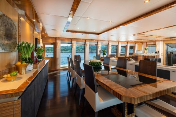 Main salon dining