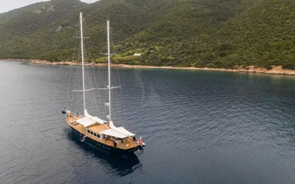 Image of LE PIETRE yacht #27