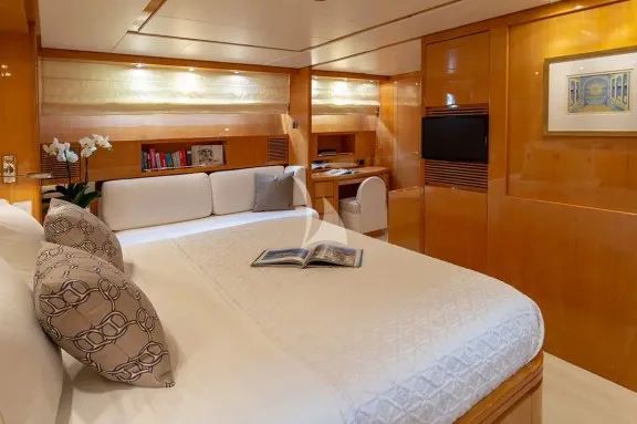 Image of THE BIRD yacht #9