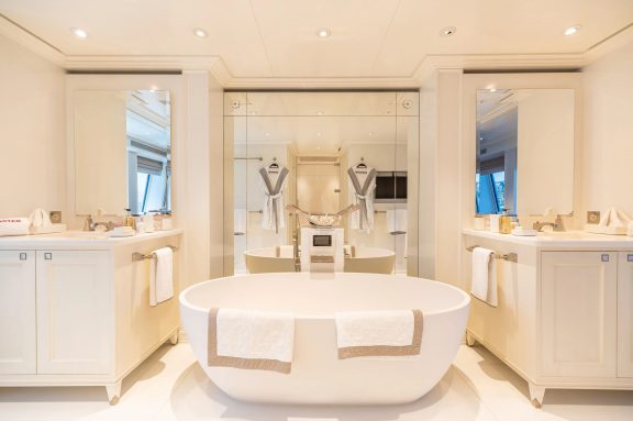 Master cabin bath