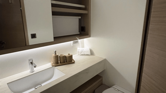 guest cabin - bathroom