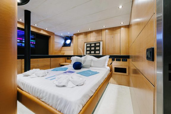 Double cabin