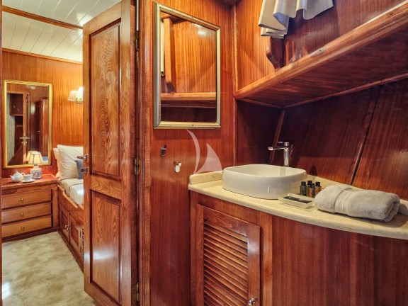 Guest cabin and Bathroom