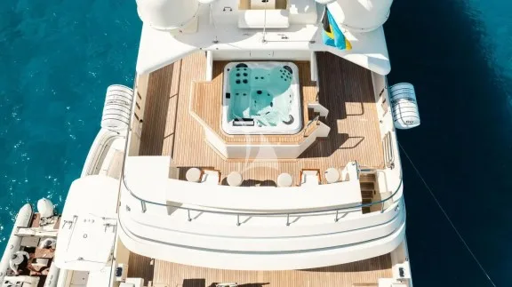 Deck Jacuzzi