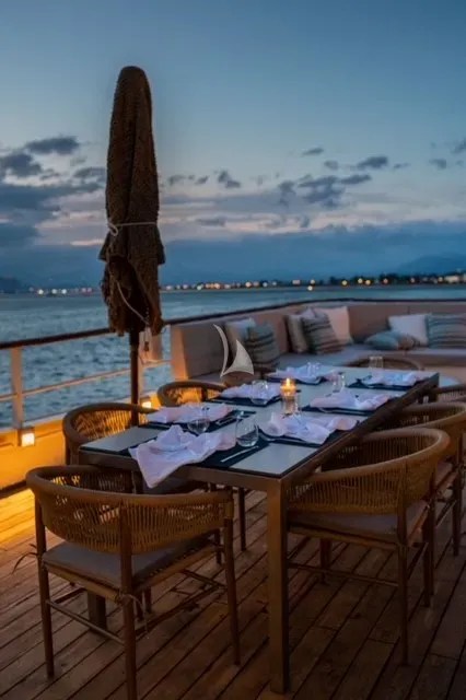 Al fresco dining