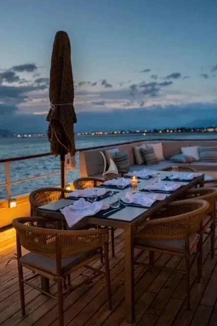 Al fresco dining