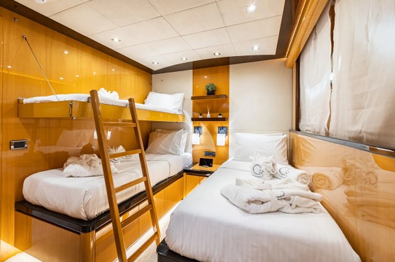Image of CAN’T REMEMBER yacht #27