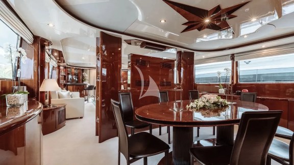 Main deck salon arean