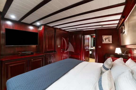 Port Double Cabin