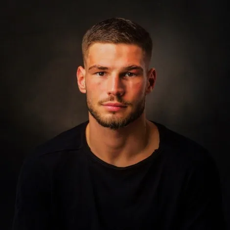 Crew of ASTORIA|Robert Chamasanyan — Steward