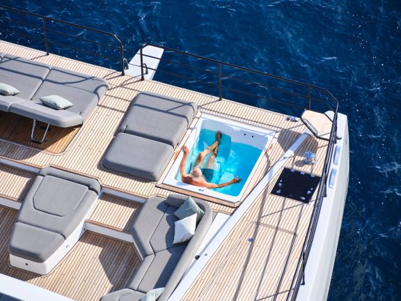 Jaccuzi (Sistership)
