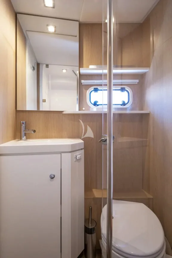 Image of LICENSE TO CHILL yacht #19
