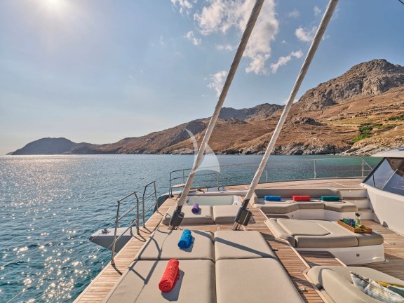 foredeck sunbathing pads