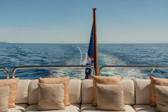 Upper Deck Lounge