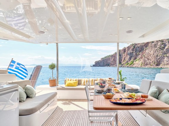 Aft deck dining