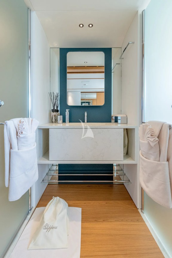 Double cabin en suite bathroom