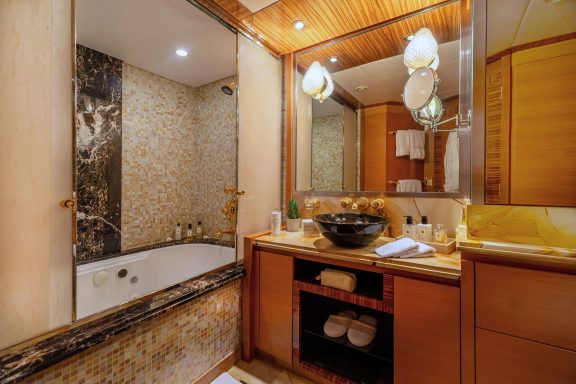 Master cabin bathroom