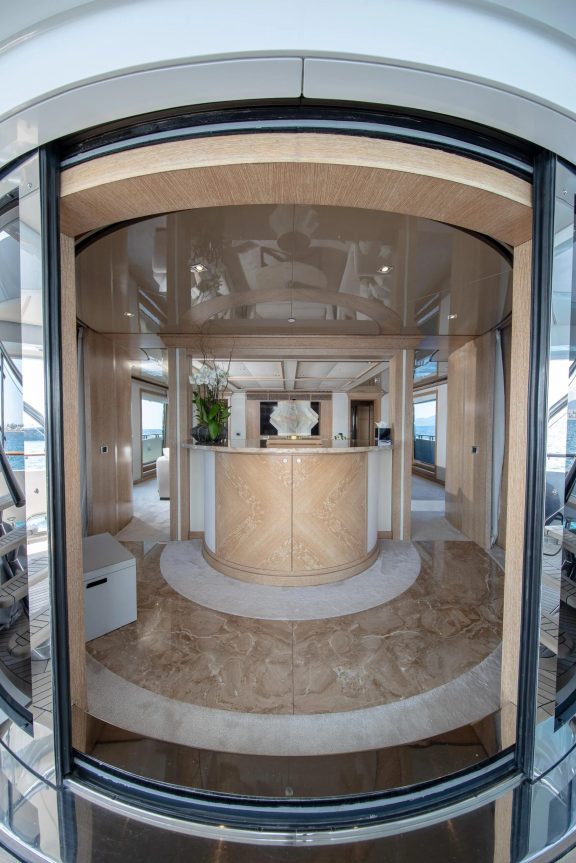 Main Saloon Entry