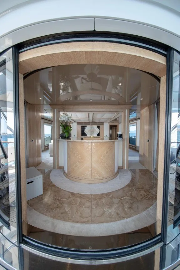 Main Saloon Entry