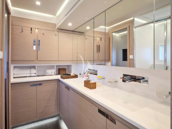 Master cabin bathroom