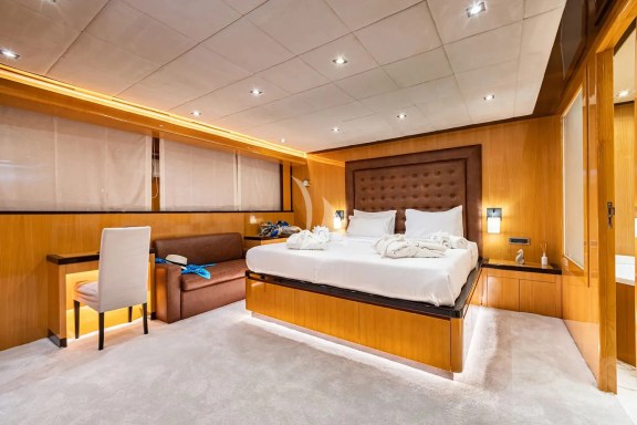 Image of CAN’T REMEMBER yacht #17