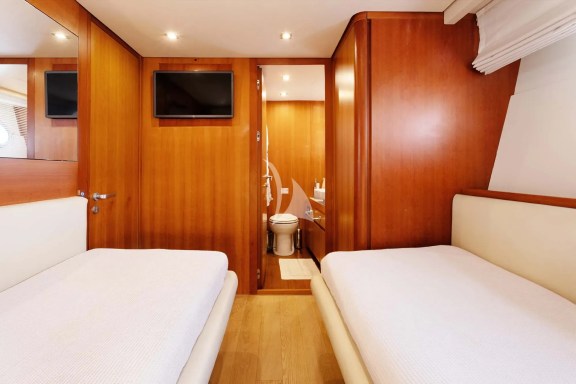 Starboard Twin Cabin convertible to Double with pullman bed
