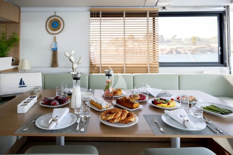 Saloon with breakfast