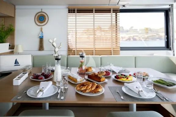 Saloon with breakfast