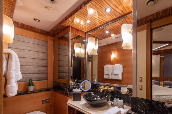 Double cabin bathroom