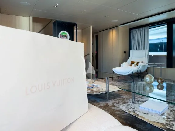 Convenient high - end shopping at the flagship boutiques of our homeport.