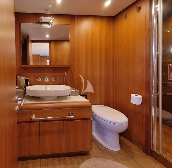 The 2nd Bathroom of the Master Cabin (starboardside) in the 4 cabins version
