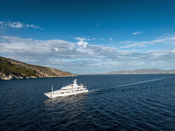 Image of FOS yacht #4
