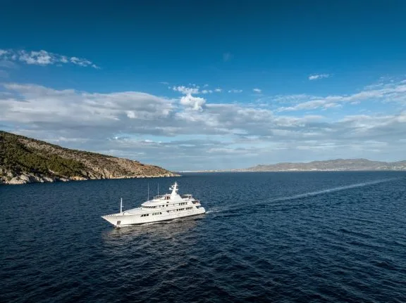 Image of FOS yacht #4