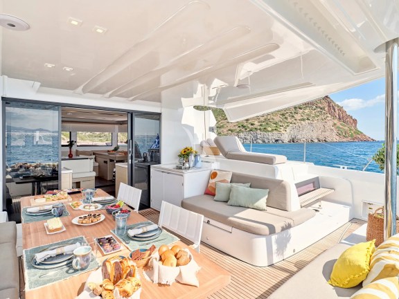 Aft deck dining